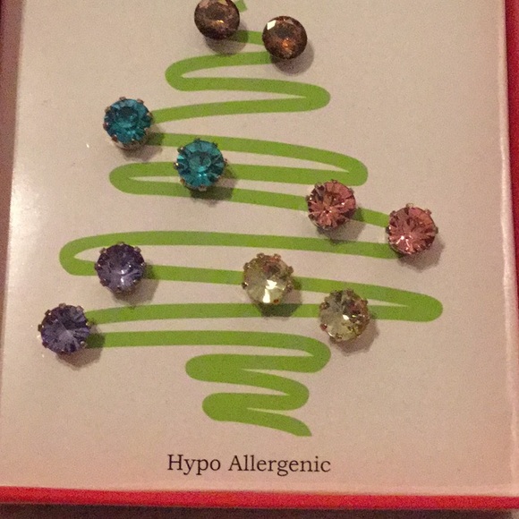 🌺NWT Amazing Set of 5 Sets Assorted Earrings 🌺 - Picture 2 of 4